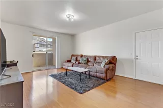 Photo #5: 2657412 Listing