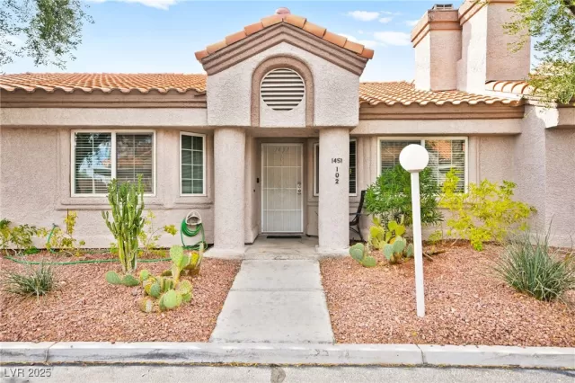 MLS: 2657503 Condo For Sale