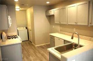 Photo #6: 2657569 Listing