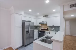 Photo #4: 2657580 Listing