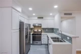 Photo #5: 2657580 Listing