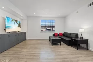 Photo #4: 2657585 Listing