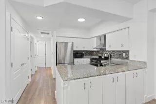 Photo #5: 2657585 Listing