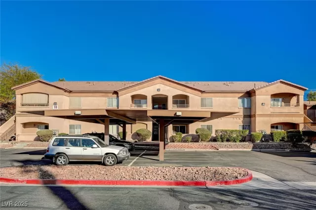 MLS: 2657620 Condo For Sale