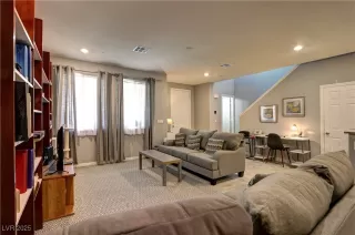 Photo #3: 2657657 Listing