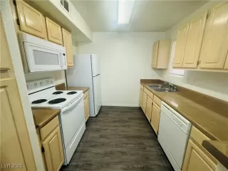 Photo #1: 2657779 Listing 