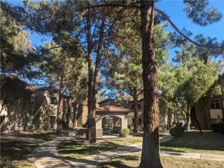 Photo #2: 2657802 Listing 