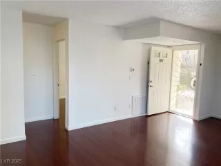 Photo #1: 2657803 Listing 