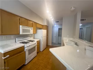 Photo #3: 2657821 Listing 