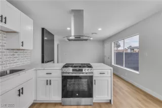 Photo #1: 2657857 Listing 