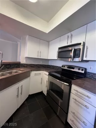 Photo #4: 2657951 Listing 