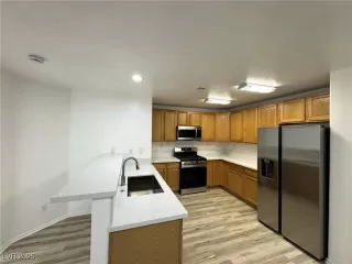 Photo #4: 2658005 Listing 