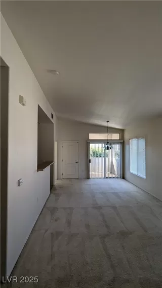 Photo #2: 2658021 Listing 