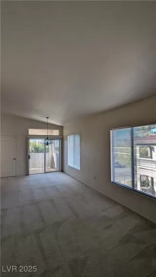Photo #3: 2658021 Listing 
