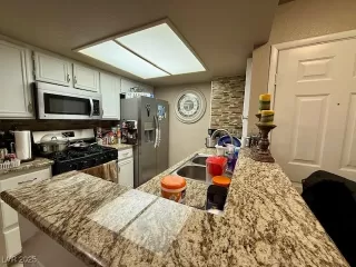 Photo #3: 2658023 Listing 