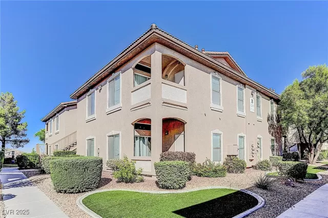 MLS: 2658026 Condo For Sale