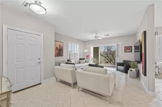 Photo #5: 2658037 Listing