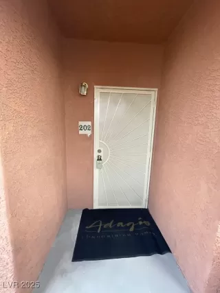 Photo #1: 2658041 Listing 