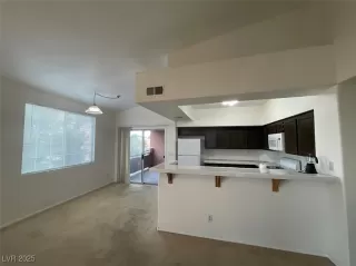 Photo #3: 2658041 Listing 