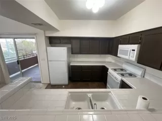 Photo #4: 2658041 Listing 