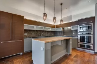 Photo #3: 2658060 Listing 