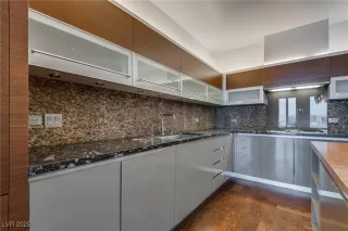 Photo #4: 2658060 Listing 