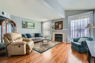 Photo #3: 2658107 Listing