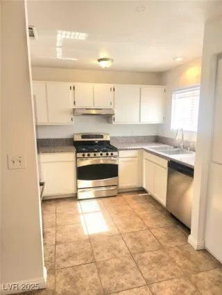 Photo #4: 2658125 Listing