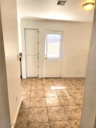 Photo #5: 2658125 Listing