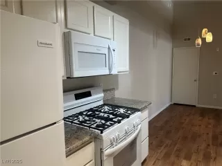 Photo #2: 2658186 Listing 