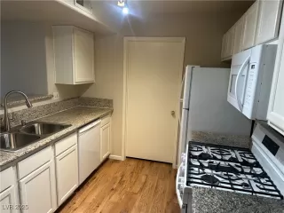 Photo #3: 2658186 Listing 