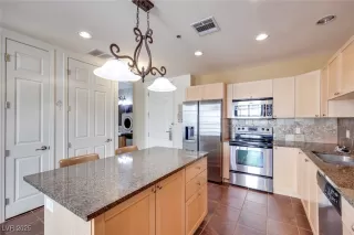 Photo #5: 2658288 Listing