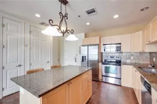 Photo #6: 2658288 Listing