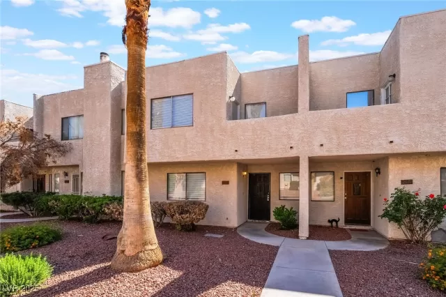 MLS: 2658289 Condo For Sale