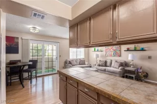 Photo #5: 2658315 Listing