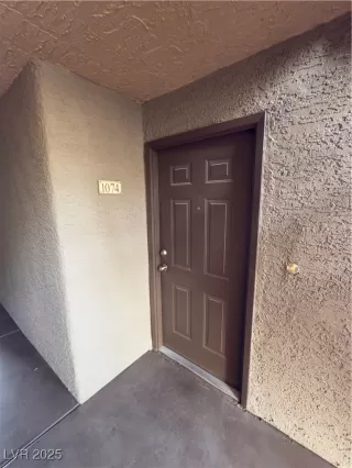 Photo #1: 2658356 Listing 