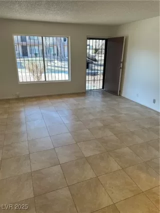 Photo #5: 2658435 Listing