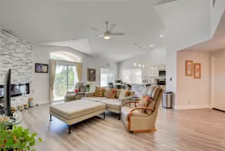 Photo #4: 2658505 Listing