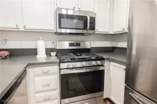 Photo #3: 2658507 Listing 