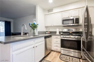 Photo #5: 2658507 Listing 