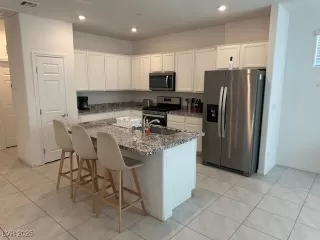 Photo #2: 2658512 Listing 