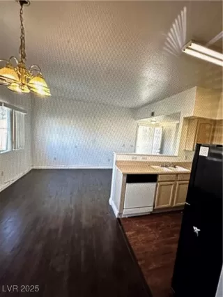 Photo #1: 2658538 Listing 