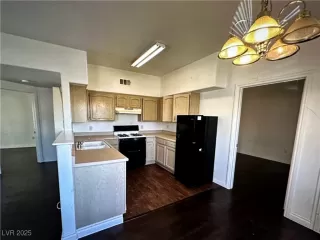 Photo #2: 2658538 Listing 