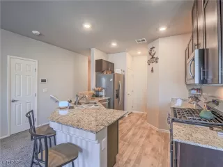 Photo #3: 2658549 Listing