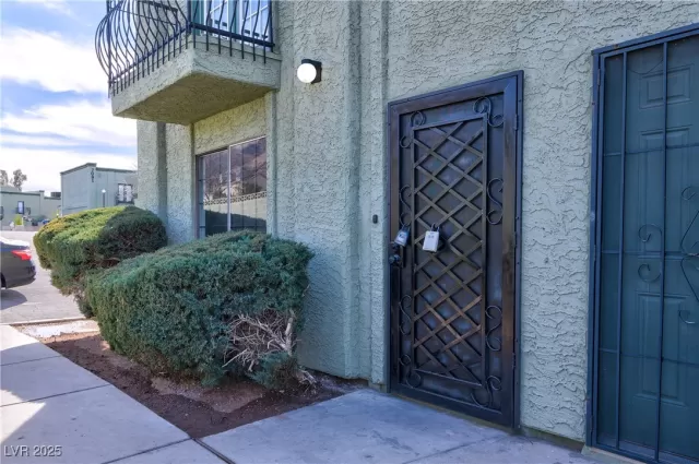 MLS: 2658608 Condo For Sale