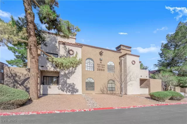 MLS: 2658667 Condo For Sale