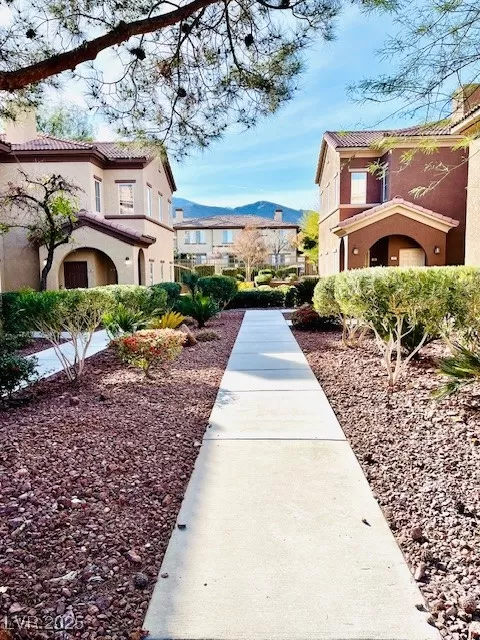 MLS: 2658765 Condo For Sale