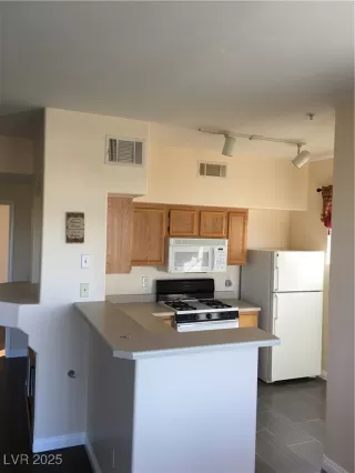 Photo #5: 2658811 Listing 