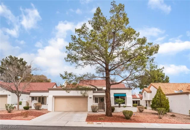 MLS: 2658822 Condo For Sale