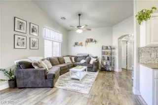 Photo #2: 2658823 Listing